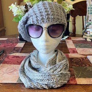 Elegant Gray Knit Beret and Scarf Set with Sunglasses